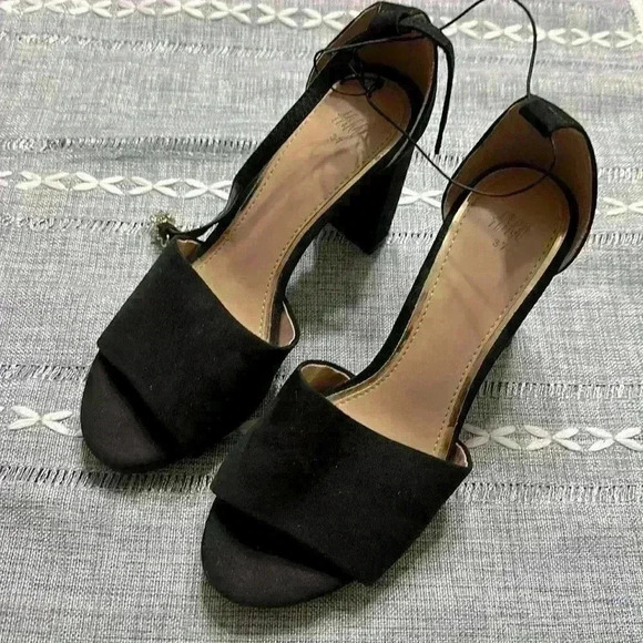 H&M brand new women’s black heels size 37(6.5 US) - Picture 1 of 3